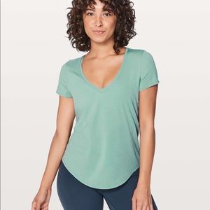 Lululemon Love tee size 6